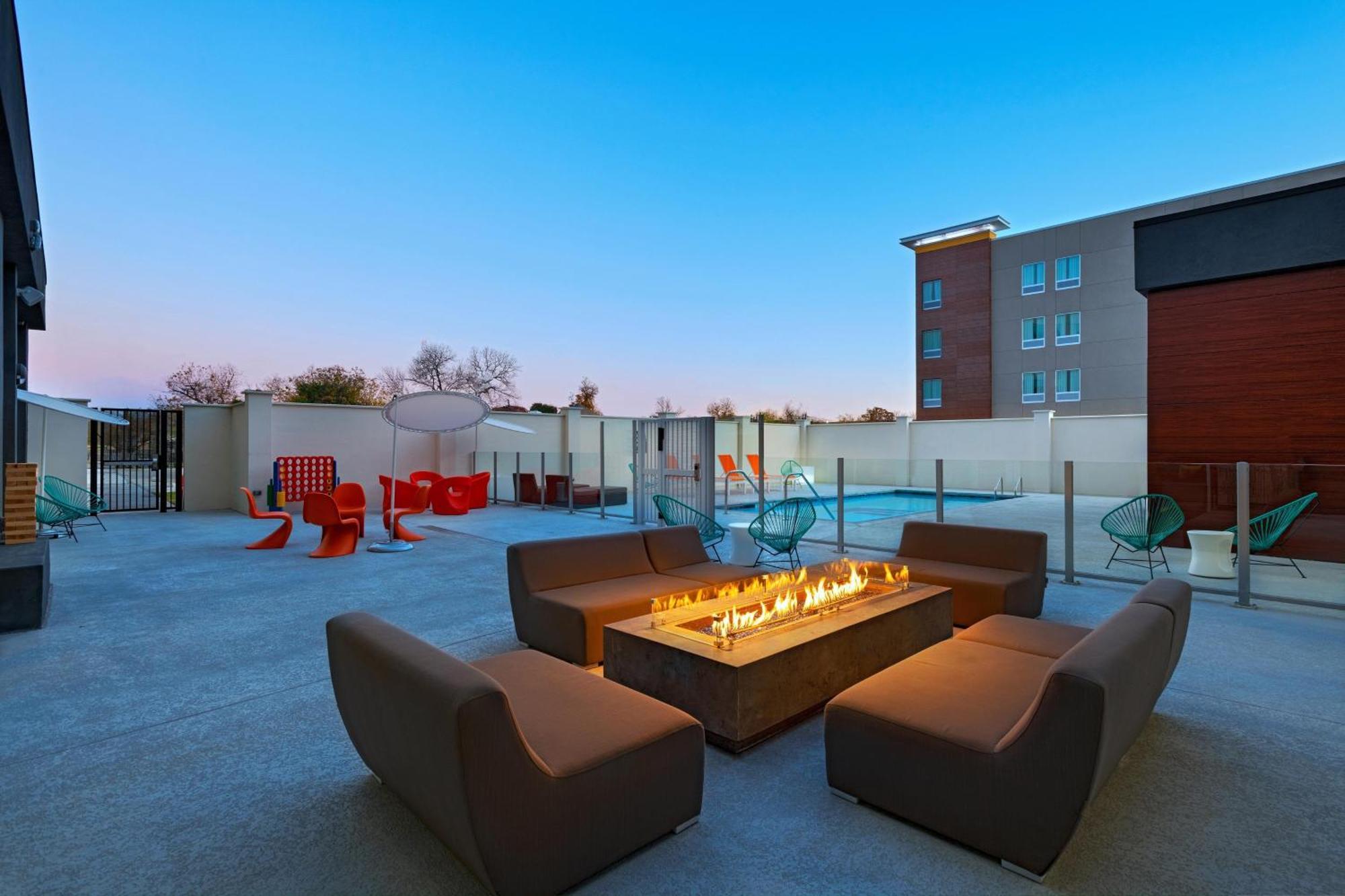 Hotel Aloft Waco Baylor Exterior foto